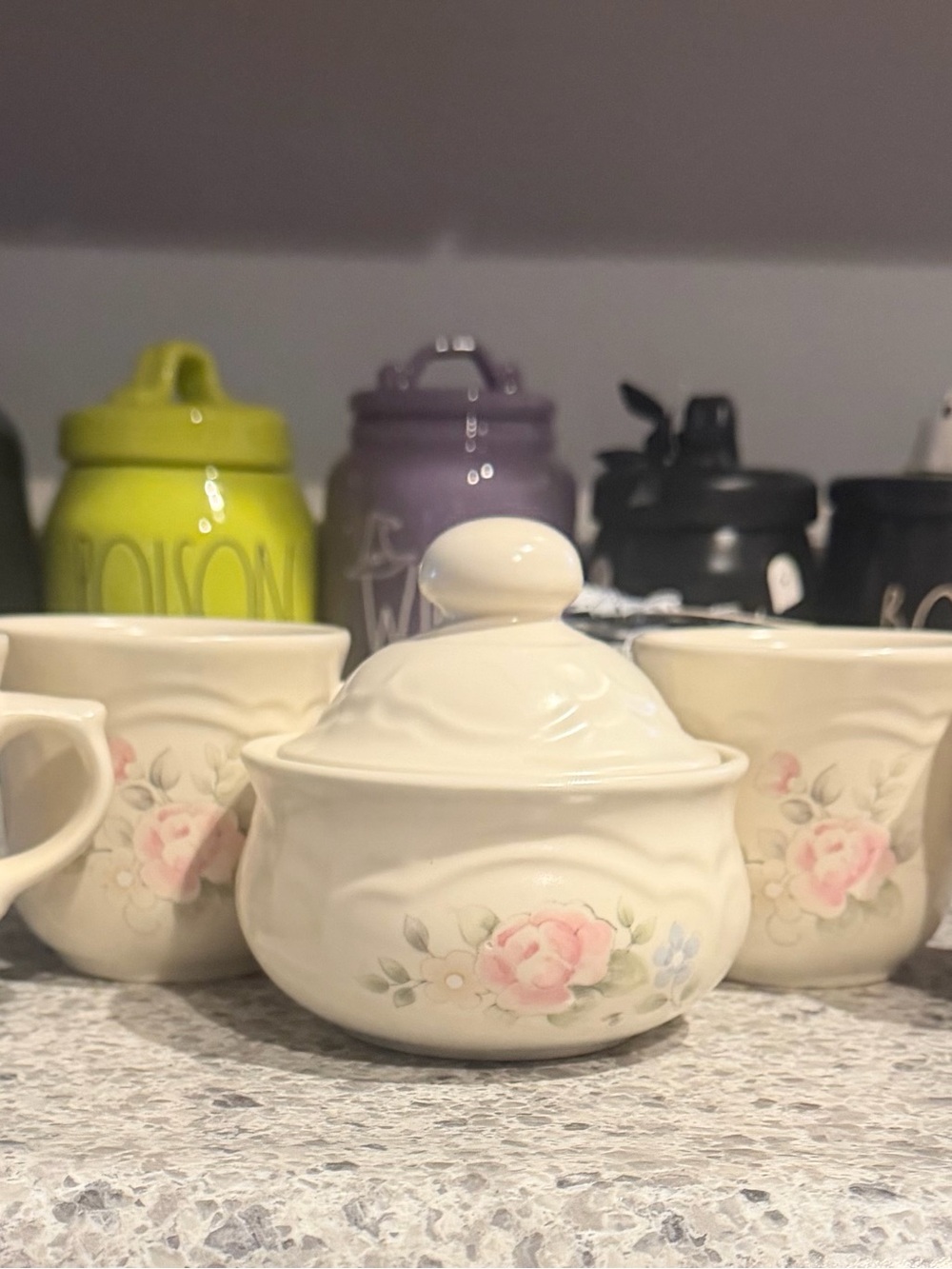 Pfaltzgraff Tea Rose Coffee Mugs Set of 4 w/ Lidded Sugar Bowl
